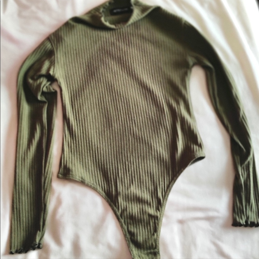 🏷️ 3/$15 SALE  Khaki Green bodysuit - Picture 3 of 9
